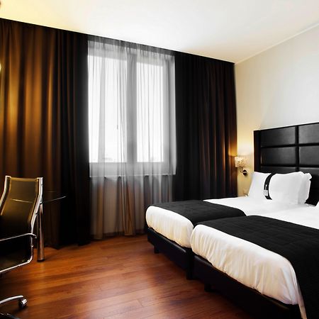 Holiday Inn Genoa City By Ihg Екстериор снимка