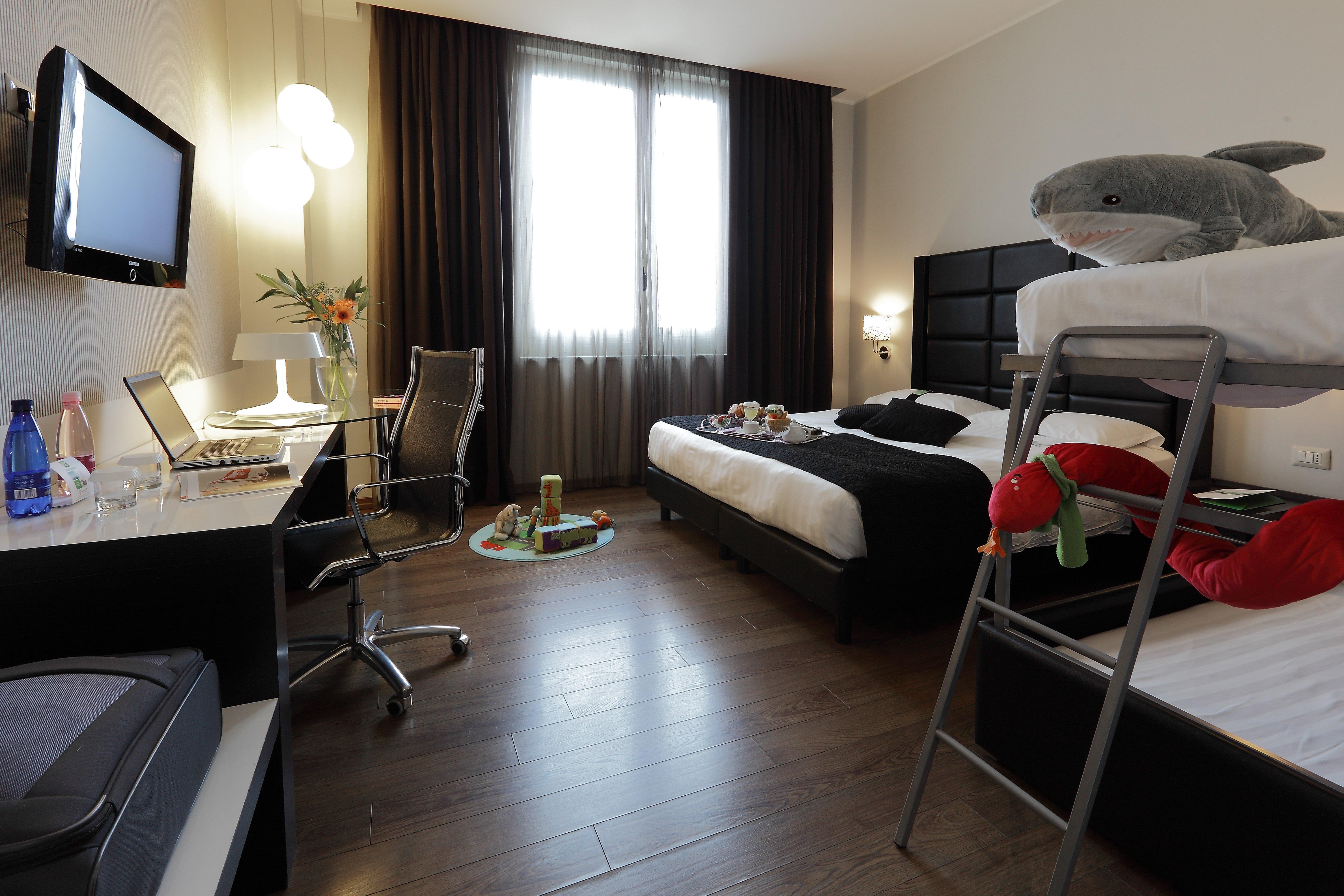 Holiday Inn Genoa City By Ihg Екстериор снимка