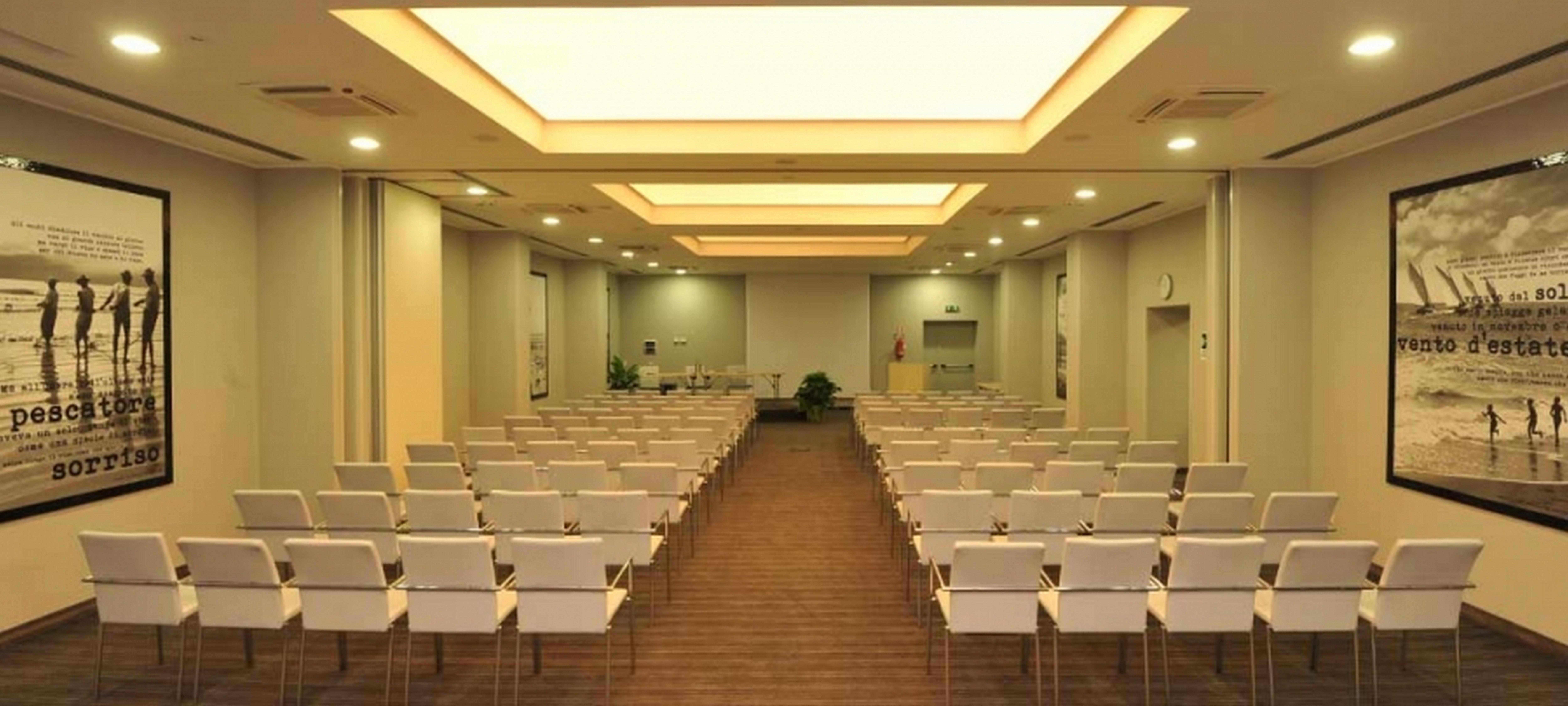 Holiday Inn Genoa City By Ihg Екстериор снимка