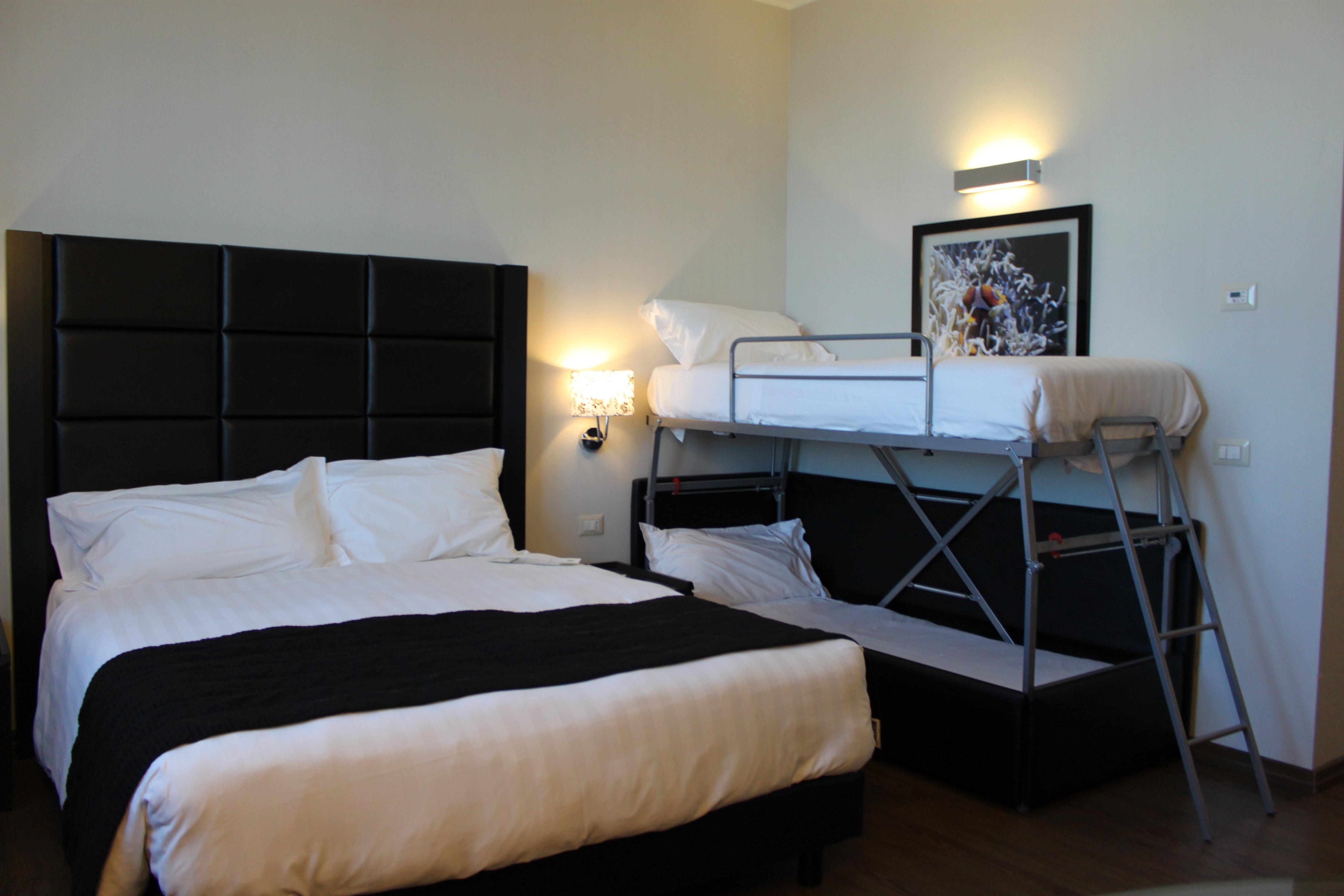 Holiday Inn Genoa City By Ihg Екстериор снимка