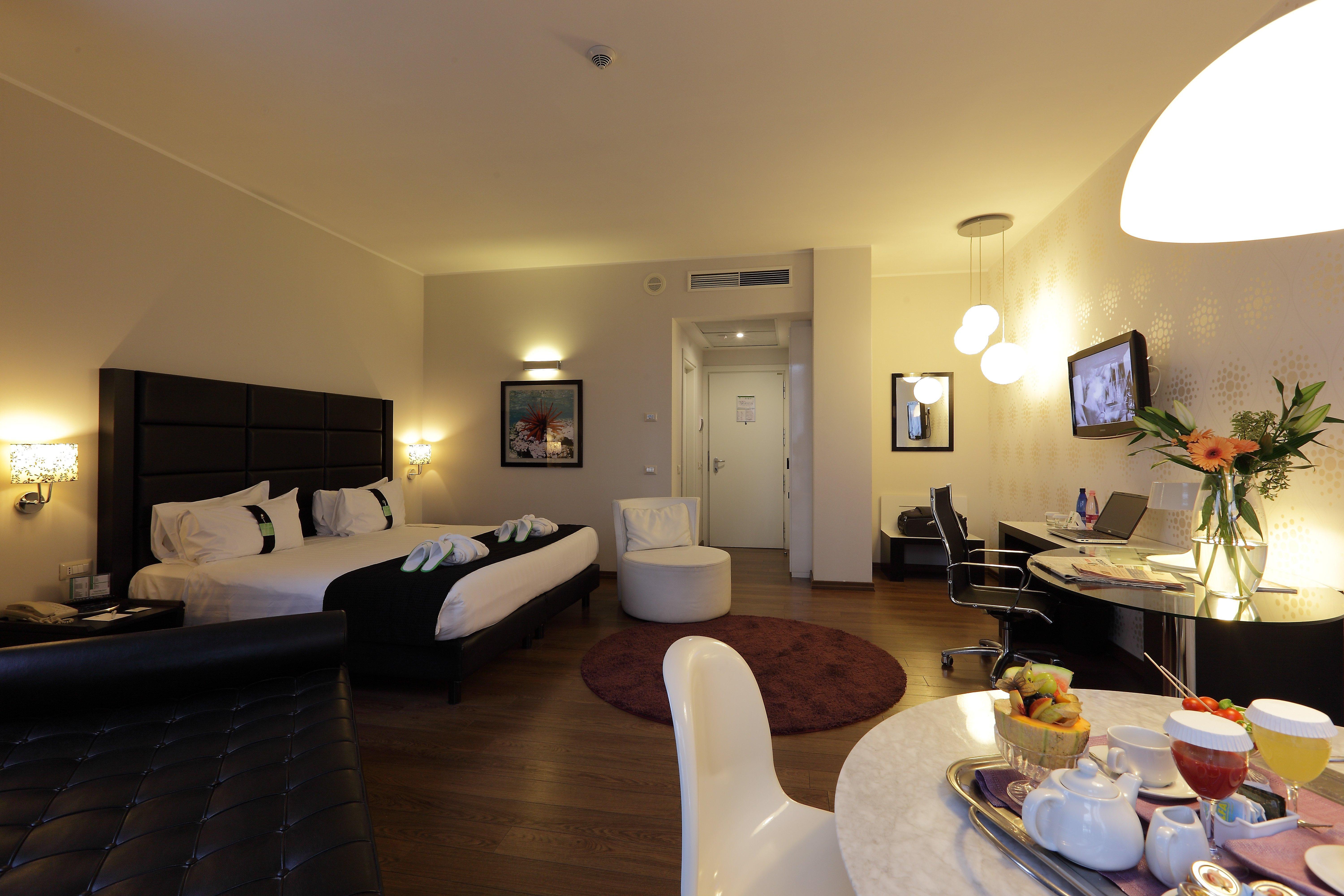 Holiday Inn Genoa City By Ihg Екстериор снимка