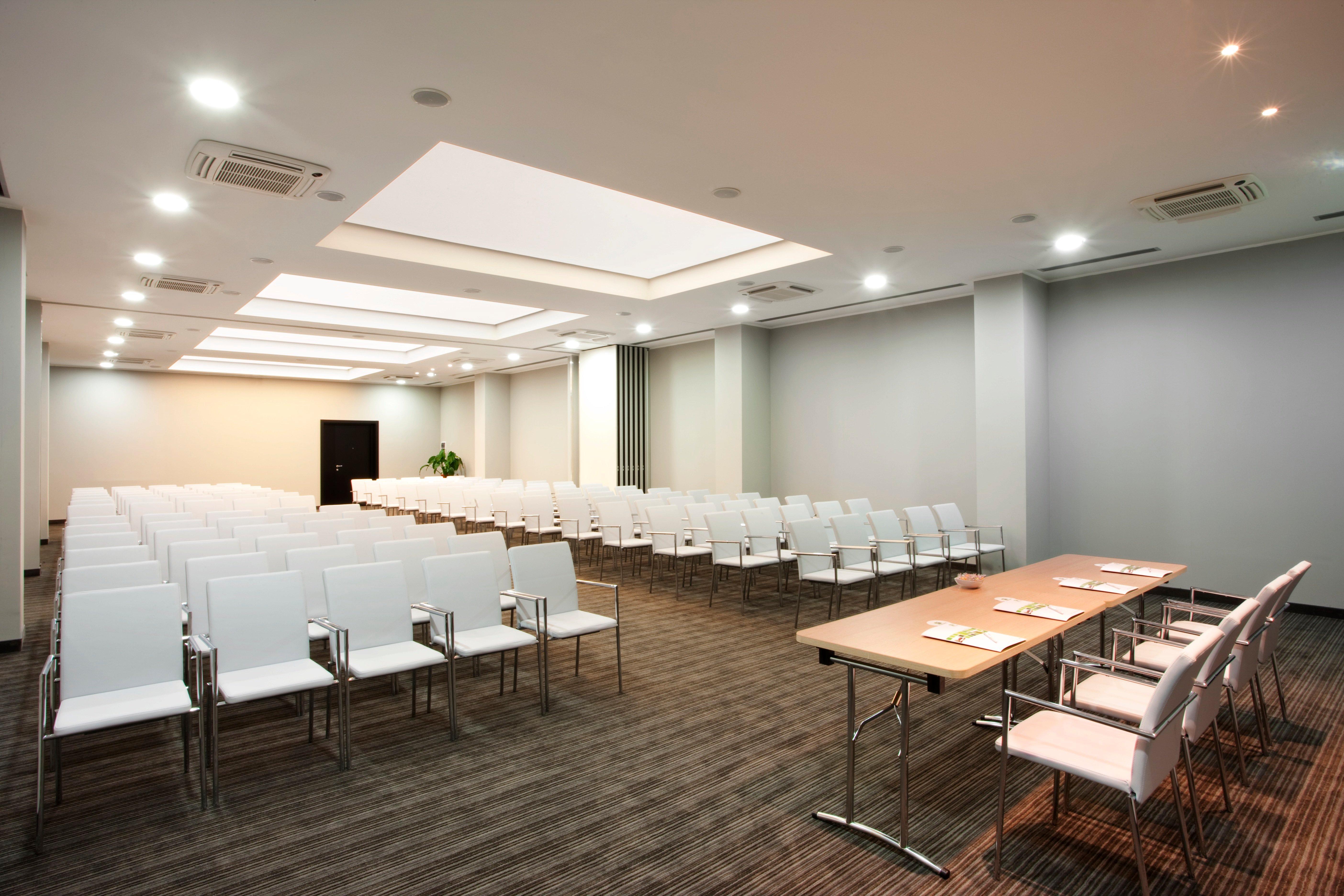 Holiday Inn Genoa City By Ihg Екстериор снимка
