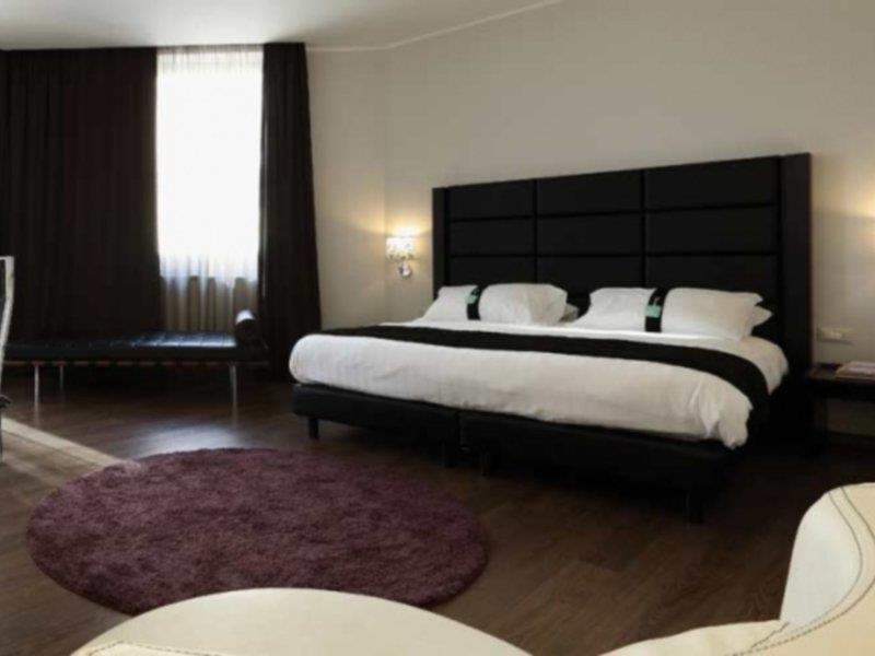 Holiday Inn Genoa City By Ihg Екстериор снимка