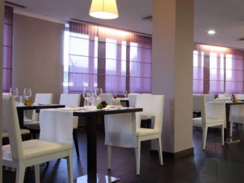 Holiday Inn Genoa City By Ihg Екстериор снимка