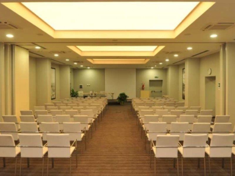 Holiday Inn Genoa City By Ihg Екстериор снимка