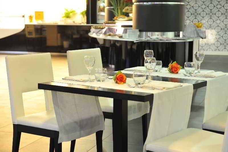 Holiday Inn Genoa City By Ihg Екстериор снимка