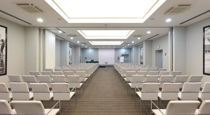 Holiday Inn Genoa City By Ihg Екстериор снимка